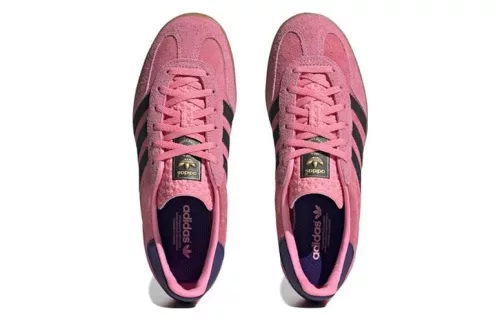 adidas Gazelle Indoor Bliss Pink Purple dámske nízke streetové tenisky ružové-čierne — produktová fotografia na bielom pozadí, bočný pohľad