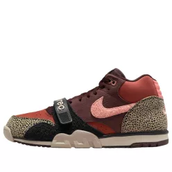 Nike SB Air Trainer 1 Arts-Rec Limestone nízke skejtové tenisky — produktová fotografia na bielom pozadí, bočný pohľad
