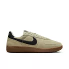 Nike Field General Suede Olive Aura dámske nízke streetové tenisky olivové — produktová fotografia na bielom pozadí, bočný pohľad