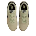 Nike Field General Suede Olive Aura dámske nízke streetové tenisky olivové — produktová fotografia na bielom pozadí, bočný pohľad
