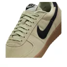 Nike Field General Suede Olive Aura dámske nízke streetové tenisky olivové — produktová fotografia na bielom pozadí, bočný pohľad