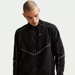 Nike Dri-Fit Retro Running Track Jacket Black pánska bunda čierna — produktová fotografia na bielom pozadí, bočný pohľad