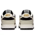 Nike Dunk Low Embossed Black Sail dámske nízke streetové tenisky čierne-lomené biele — produktová fotografia na bielom pozadí, bočný pohľad