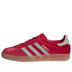 adidas Gazelle Indoor Better Scarlet Hazy Green dámske nízke streetové tenisky zelené — produktová fotografia na bielom pozadí, bočný pohľad