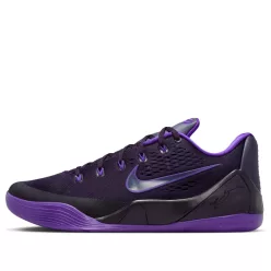 Nike Kobe 9 EM Low Protro TB Purple Dynasty nízke basketbalové tenisky fialové — produktová fotografia na bielom pozadí, bočný pohľad