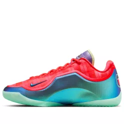 Nike LeBron 23 Stocking Stuffer nízke basketbalové tenisky — produktová fotografia na bielom pozadí, bočný pohľad