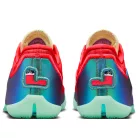 Nike LeBron 23 Stocking Stuffer nízke basketbalové tenisky — produktová fotografia na bielom pozadí, bočný pohľad