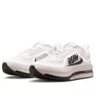 Nike Air Zoom Pegasus Premium Run nízke bežecké tenisky — produktová fotografia na bielom pozadí, bočný pohľad
