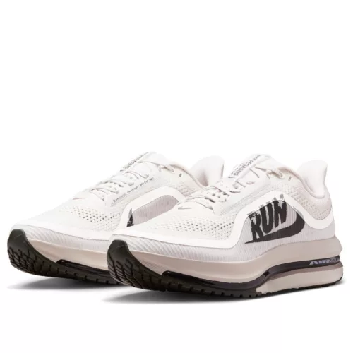 Nike Air Zoom Pegasus Premium Run nízke bežecké tenisky — produktová fotografia na bielom pozadí, bočný pohľad