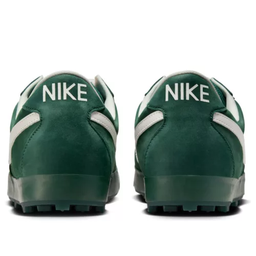 Nike Astro Grabber QS Fir Sail nízke streetové tenisky lomené biele — produktová fotografia na bielom pozadí, bočný pohľad