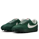 Nike Astro Grabber QS Fir Sail nízke streetové tenisky lomené biele — produktová fotografia na bielom pozadí, bočný pohľad