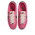 Nike Cortez TXT Pinksicle Sail White Fir dámske nízke streetové tenisky lomené biele-biele — produktová fotografia na bielom pozadí, bočný pohľad