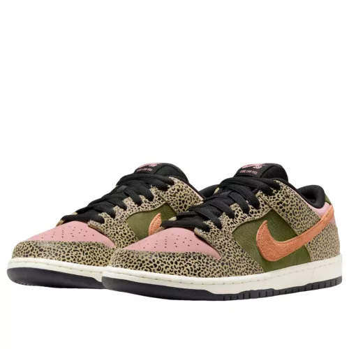 Nike SB Dunk Low Arts-Rec nízke skejtové tenisky — produktová fotografia na bielom pozadí, bočný pohľad