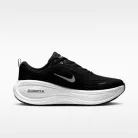 Nike Vomero Plus Extra Wide 'Black Cool Grey' nízke bežecké tenisky čierne-sivé — produktová fotografia na bielom pozadí, bočný pohľad