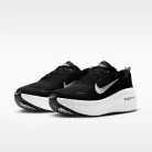Nike Vomero Plus Extra Wide 'Black Cool Grey' nízke bežecké tenisky čierne-sivé — produktová fotografia na bielom pozadí, bočný pohľad