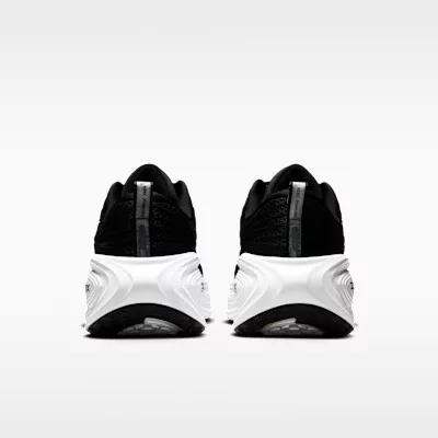 Nike Vomero Plus Extra Wide 'Black Cool Grey' nízke bežecké tenisky čierne-sivé — produktová fotografia na bielom pozadí, bočný pohľad