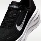 Nike Vomero Plus Extra Wide 'Black Cool Grey' nízke bežecké tenisky čierne-sivé — produktová fotografia na bielom pozadí, bočný pohľad