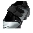 Nike Air Rift LTR Metallic Silver dámske nízke streetové tenisky strieborné — produktová fotografia na bielom pozadí, bočný pohľad