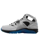 Nike Air Trainer Huarache Wolf Grey Star Blue nízke streetové tenisky sivé-modré — produktová fotografia na bielom pozadí, bočný pohľad