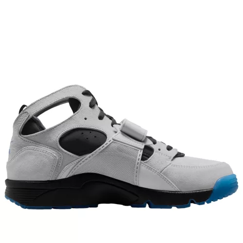 Nike Air Trainer Huarache Wolf Grey Star Blue nízke streetové tenisky sivé-modré — produktová fotografia na bielom pozadí, bočný pohľad
