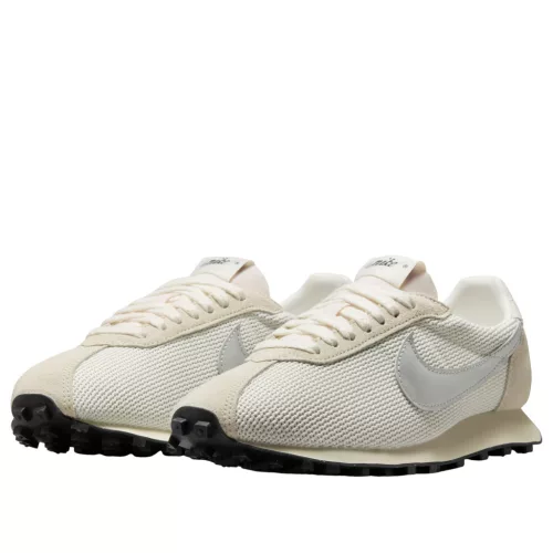 Nike LD 1000 'Coconut Milk Metallic Silver' dámske nízke streetové tenisky lomené biele-strieborné — produktová fotografia na bielom pozadí, bočný pohľad