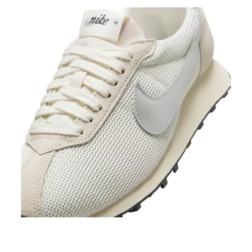 Nike LD 1000 'Coconut Milk Metallic Silver' dámske nízke streetové tenisky lomené biele-strieborné — produktová fotografia na bielom pozadí, bočný pohľad