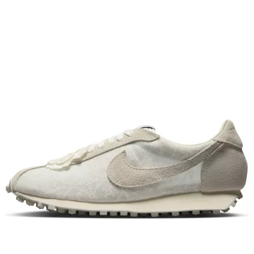 Nike LD-1000 Soft Pearl dámske nízke streetové tenisky — produktová fotografia na bielom pozadí, bočný pohľad