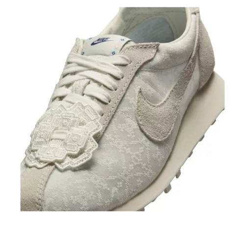 Nike LD-1000 Soft Pearl dámske nízke streetové tenisky — produktová fotografia na bielom pozadí, bočný pohľad