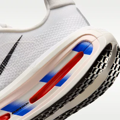 Nike Vomero Premium CM White Racer Blue Crimson nízke bežecké tenisky biele-modré — produktová fotografia na bielom pozadí, bočný pohľad