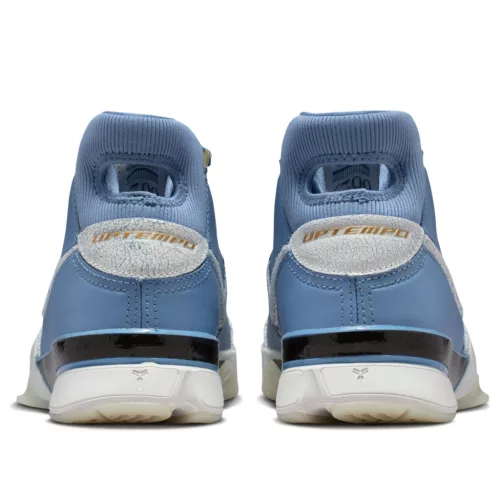 Nike Kobe 1 Protro City of Champions nízke basketbalové tenisky — produktová fotografia na bielom pozadí, bočný pohľad