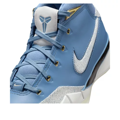 Nike Kobe 1 Protro City of Champions nízke basketbalové tenisky — produktová fotografia na bielom pozadí, bočný pohľad