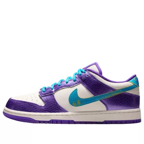 Nike Dunk Low Protro Kobe Bryant Draft Day nízke streetové tenisky — produktová fotografia na bielom pozadí, bočný pohľad