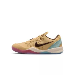 Nike Kobe 8 EXT Protro Siempre Hermanos nízke basketbalové tenisky — produktová fotografia na bielom pozadí, bočný pohľad