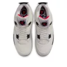 Jordan 4 Retro Flight Club nízke streetové tenisky — produktová fotografia na bielom pozadí, bočný pohľad