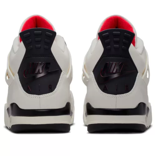 Jordan 4 Retro Flight Club nízke streetové tenisky — produktová fotografia na bielom pozadí, bočný pohľad
