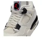 Jordan 4 Retro Flight Club nízke streetové tenisky — produktová fotografia na bielom pozadí, bočný pohľad