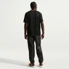 Nike Sportswear Tuned Air Football Shirt Black/Black pánske tričko čierne — produktová fotografia na bielom pozadí, bočný pohľad