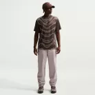 Nike Sportswear Tuned Air Football Shirt Baroque Brown pánske tričko hnedé — produktová fotografia na bielom pozadí, bočný pohľad