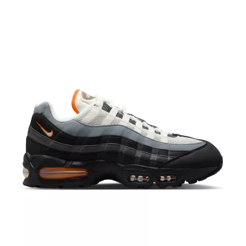 Nike Air Max 95 OG Big Bubble Black Bright Ceramic nízke streetové tenisky čierne — produktová fotografia na bielom pozadí, bočný pohľad