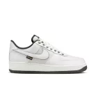 Nike Air Force 1 Low '07 LV8 Summit White Dark Smoke Grey Cordura nízke streetové tenisky biele-sivé — produktová fotografia na bielom pozadí, bočný pohľad