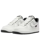 Nike Air Force 1 Low '07 LV8 Summit White Dark Smoke Grey Cordura nízke streetové tenisky biele-sivé — produktová fotografia na bielom pozadí, bočný pohľad