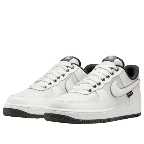 Nike Air Force 1 Low '07 LV8 Summit White Dark Smoke Grey Cordura nízke streetové tenisky biele-sivé — produktová fotografia na bielom pozadí, bočný pohľad