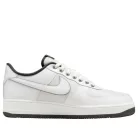Nike Air Force 1 Low '07 LV8 Summit White Dark Smoke Grey Cordura nízke streetové tenisky biele-sivé — produktová fotografia na bielom pozadí, bočný pohľad