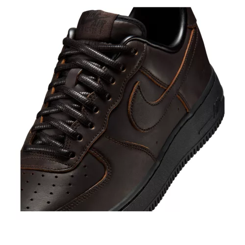 Nike Air Force 1 Low '07 PRM Morse Code Velvet Brown Black nízke streetové tenisky hnedé-čierne — produktová fotografia na bielom pozadí, bočný pohľad