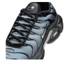 Nike Air Max Plus SE Black Wolf Grey dámske nízke streetové tenisky sivé-čierne — produktová fotografia na bielom pozadí, bočný pohľad