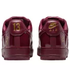 Nike Air Force 1 Low Syna Central Cee Dark Beetroot (UK Exclusive) nízke streetové tenisky — produktová fotografia na bielom pozadí, bočný pohľad