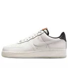 Nike Air Force 1 Low '07 NBA Phantom nízke streetové tenisky lomené biele — produktová fotografia na bielom pozadí, bočný pohľad
