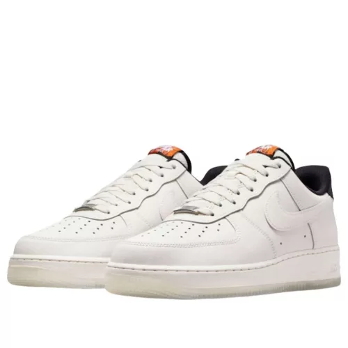 Nike Air Force 1 Low '07 NBA Phantom nízke streetové tenisky lomené biele — produktová fotografia na bielom pozadí, bočný pohľad