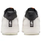 Nike Air Force 1 Low '07 NBA Phantom nízke streetové tenisky lomené biele — produktová fotografia na bielom pozadí, bočný pohľad