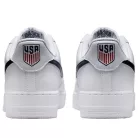 Nike Air Force 1 Low '07 LV8 Team USA World Cup nízke streetové tenisky — produktová fotografia na bielom pozadí, bočný pohľad